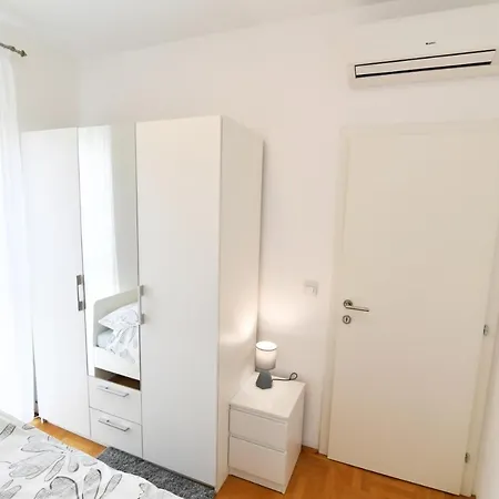 Violica Apartman *